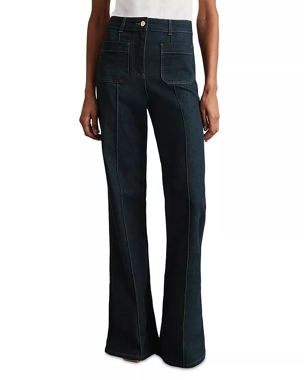 

Укороченные джинсы-клеш с накладными карманами цвета сакуры, высокой посадкой, темно-синего цвета. Reiss, синий