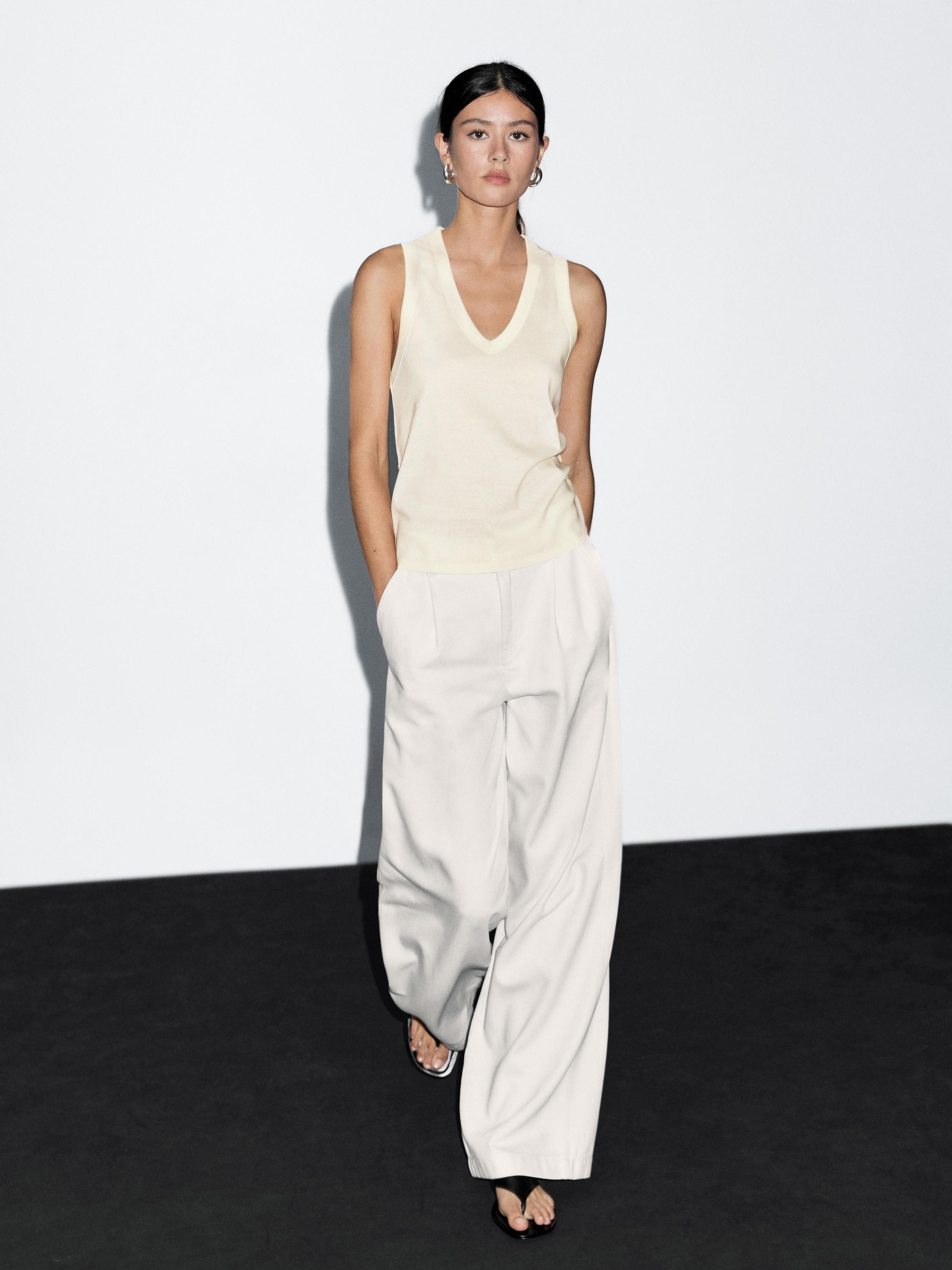 

Футболка из мерсеризованного хлопка с V-образным вырезом Massimo Dutti, бледно-желтый