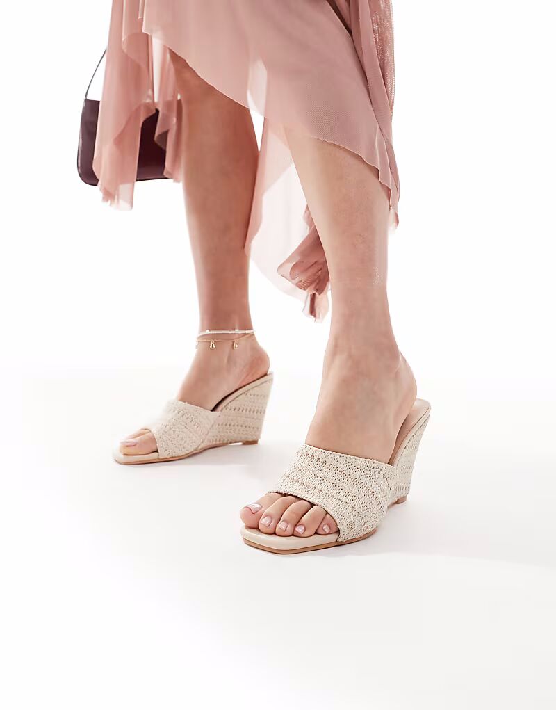 Гламурные босоножки Wide Fit на танкетке кремового цвета, связанные крючком Glamorous Wide Fit