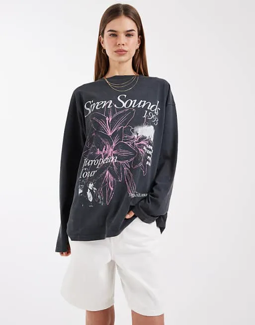 

Футболка серого цвета с длинными рукавами и изображением звуков сирены ASOS DESIGN