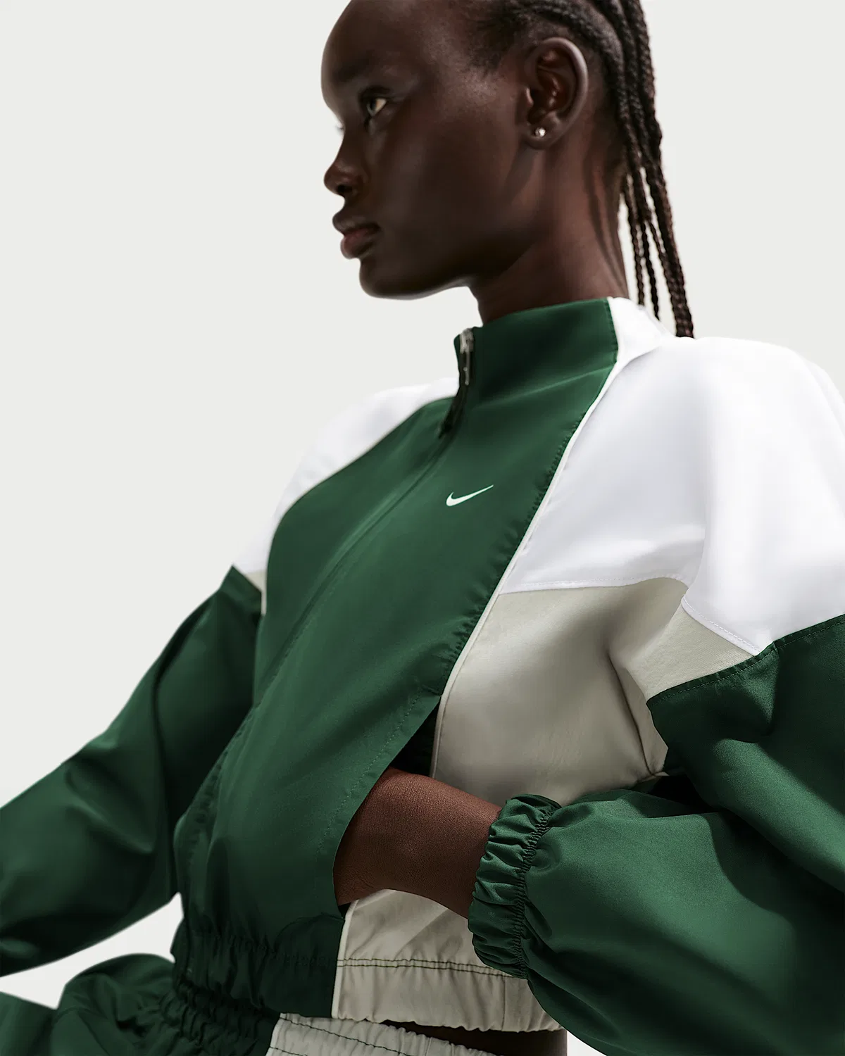 Женская укороченная куртка Nike Sportswear, Fir/White/Light Bone/Sail — фото 3