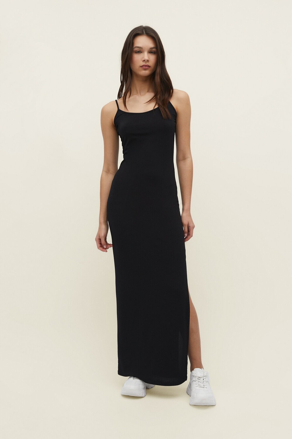 

Длинное платье с боковым разрезом Stradivarius, черный