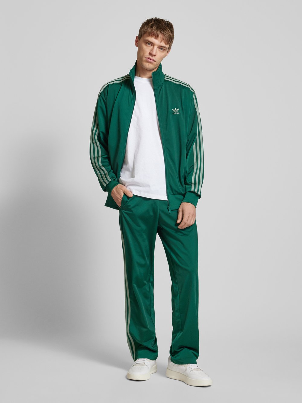 

Толстовка с воротником-стойкой adidas Originals, темно-зеленый