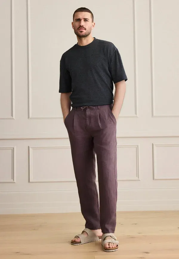 Брюки Next, Regular tapered fit signature 100% linen pleated chino trousers, сиреневый — фото 3