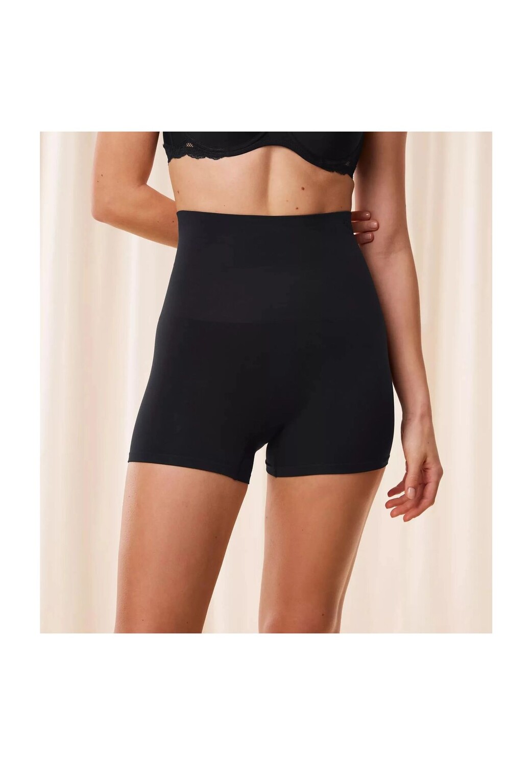 

Брюки Soft Sculpt короткие, бесшовные, женские Triumph, цвет 0004 Black