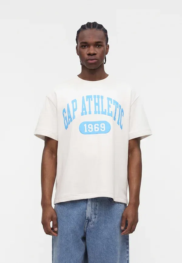 Футболка Athletic logo crew print t-shirt Gap, цвет карлс стоун