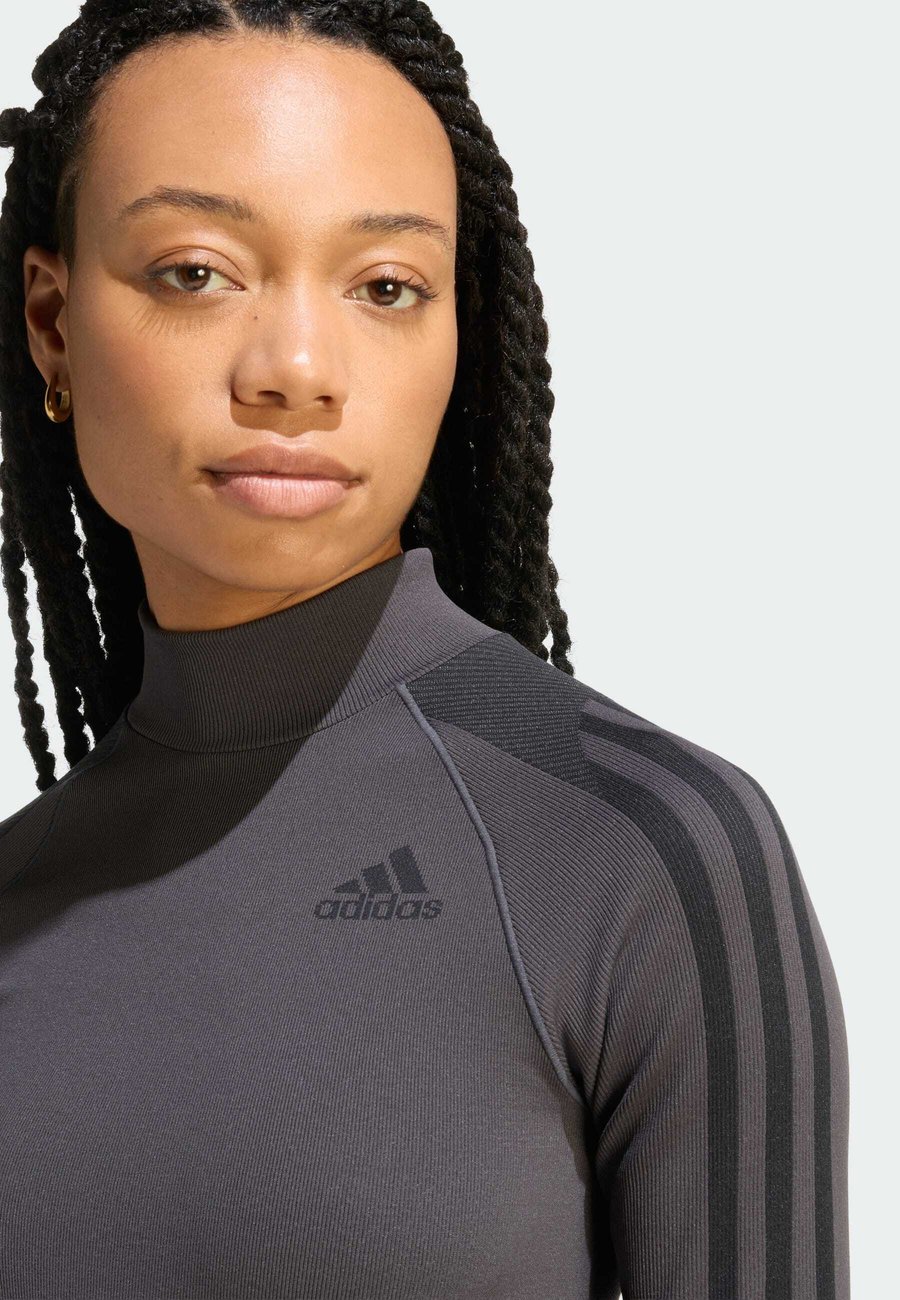 Топ Adidas Originals Long sleeved top, Utility Black/Black/Grey Two/Black — фото 3