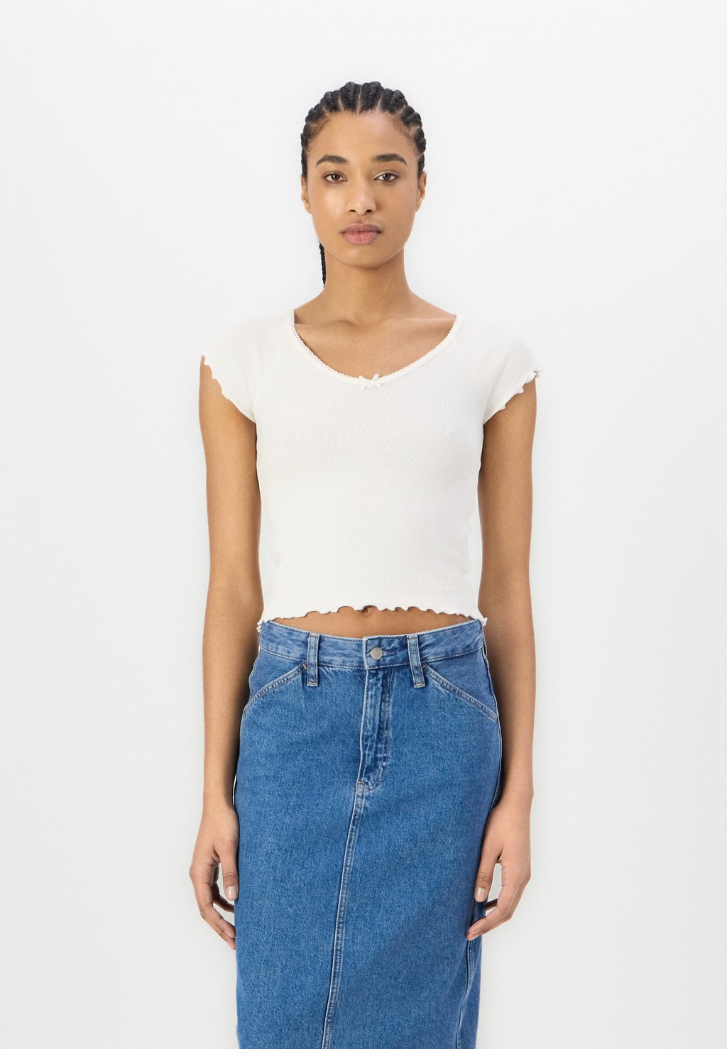 

Базовая футболка SLIM V NECK Tommy Jeans, белый