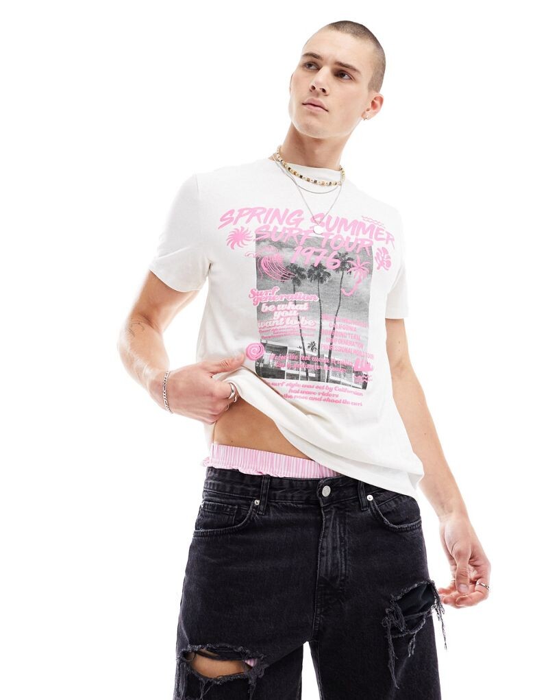 

Свободная белая футболка ASOS DESIGN с принтом в виде сцены серфинга спереди