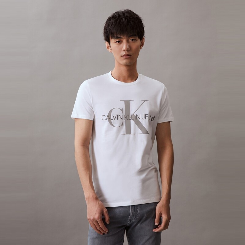 

Футболка Calvin Klein Jeans с разноцветным принтом, черный