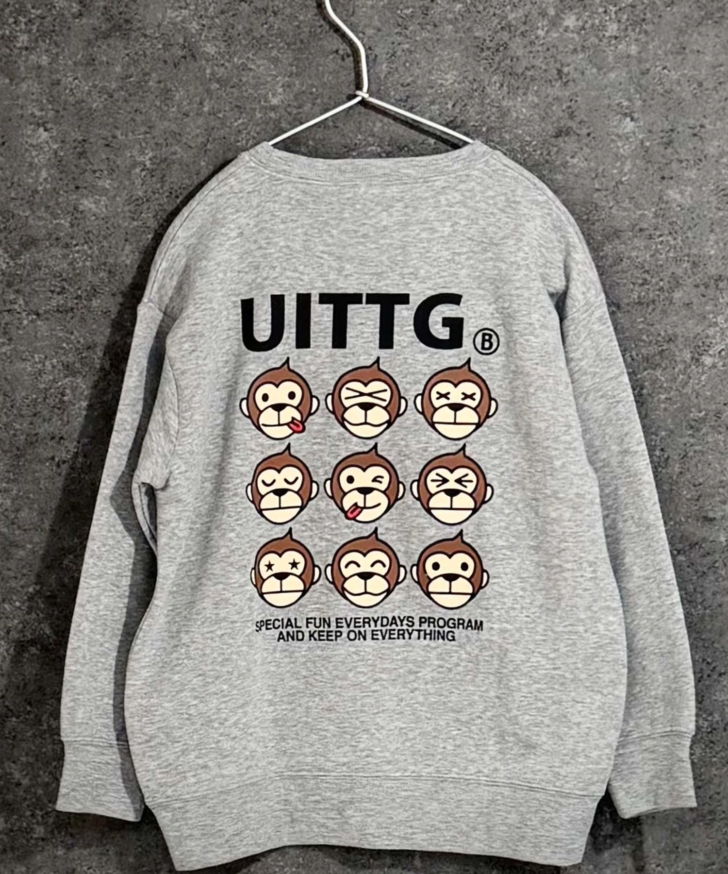【UITTG】Свитшот оверсайз с изображением парика
