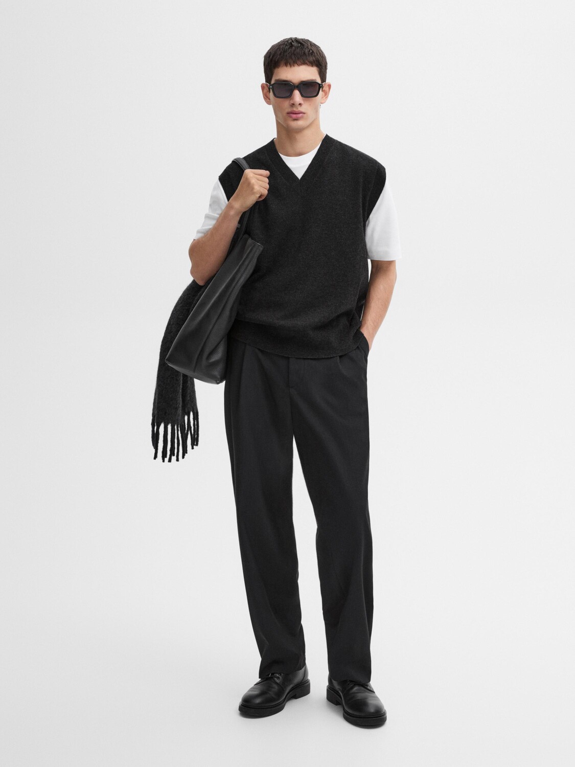 

Жилет с V-образным вырезом Massimo Dutti, черный