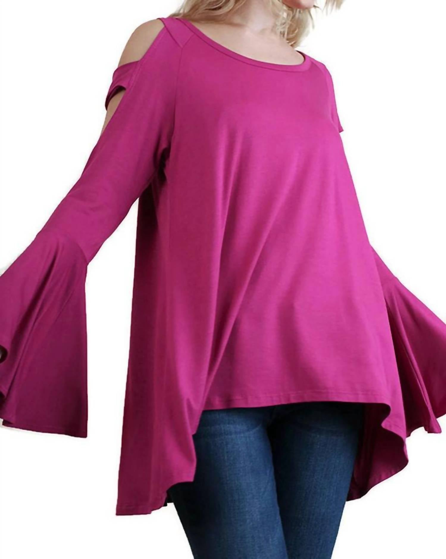 

Туника с вырезами на плечах и расклешенными рукавами в цвете малина Umgee, Raspberry