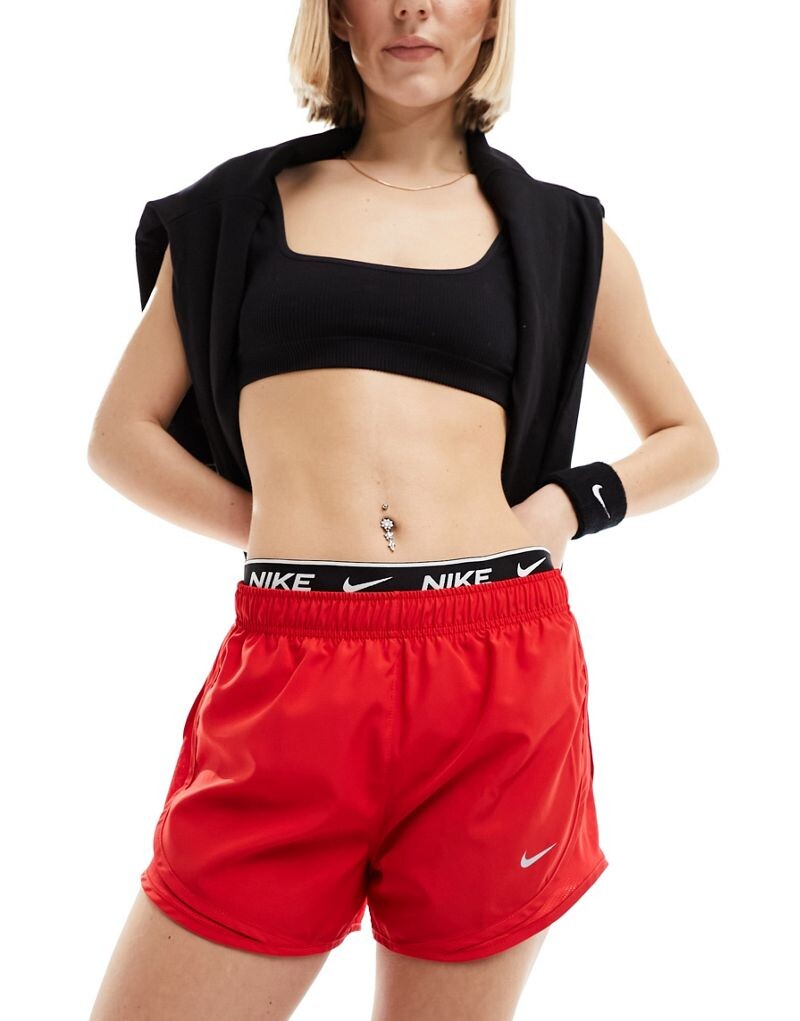 

Красные университетские шорты Nike Running Tempo