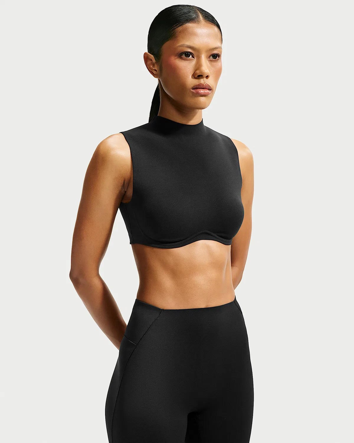 Женский спортивный бюстгальтер NikeSKIMS Studio Stretch с имитацией горловины, легкая поддержка, NSKM Obsidian/NSKM Obsidian — фото 3