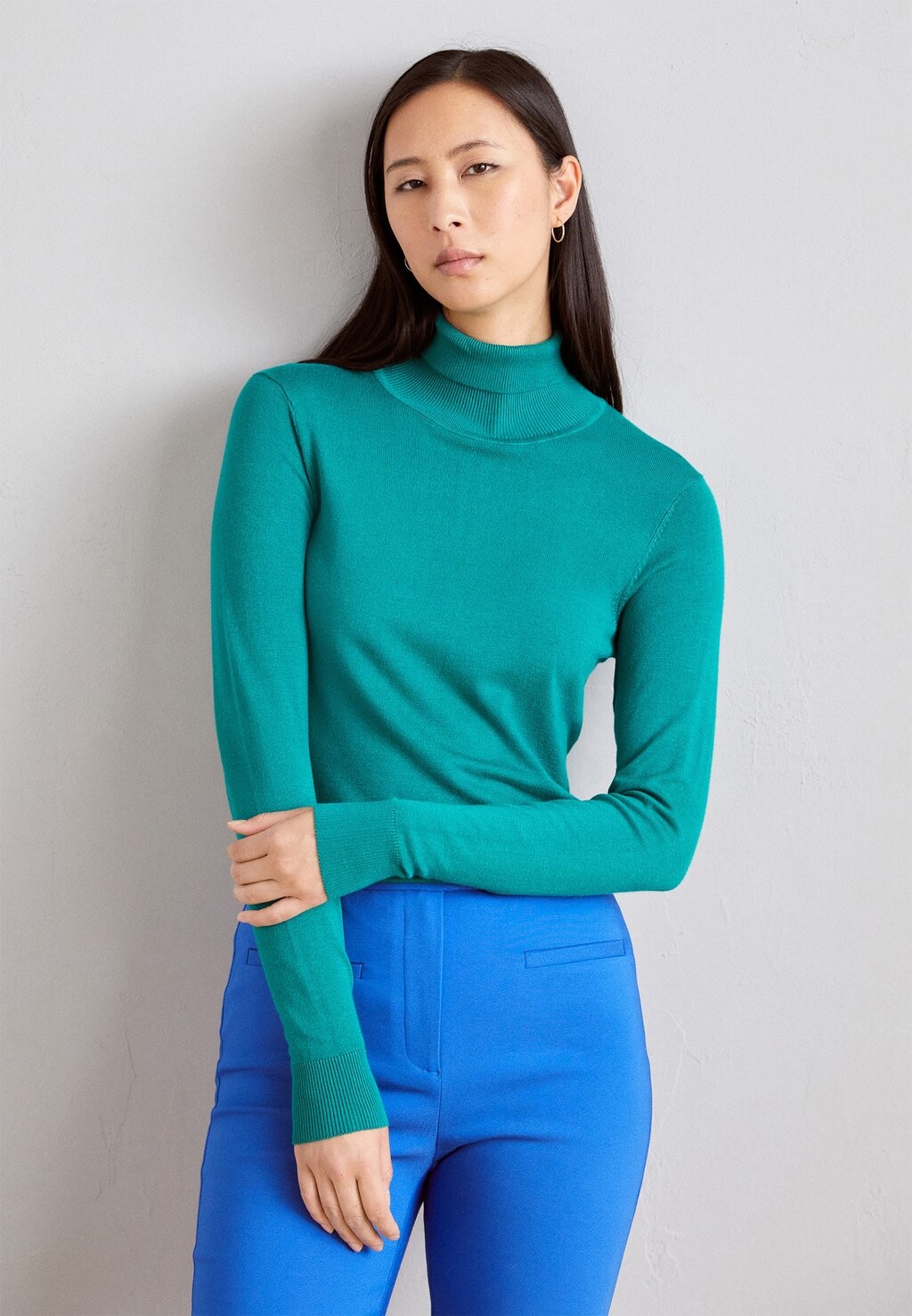 

Свитшот b.young ROLLNECK, цвет cadmium green