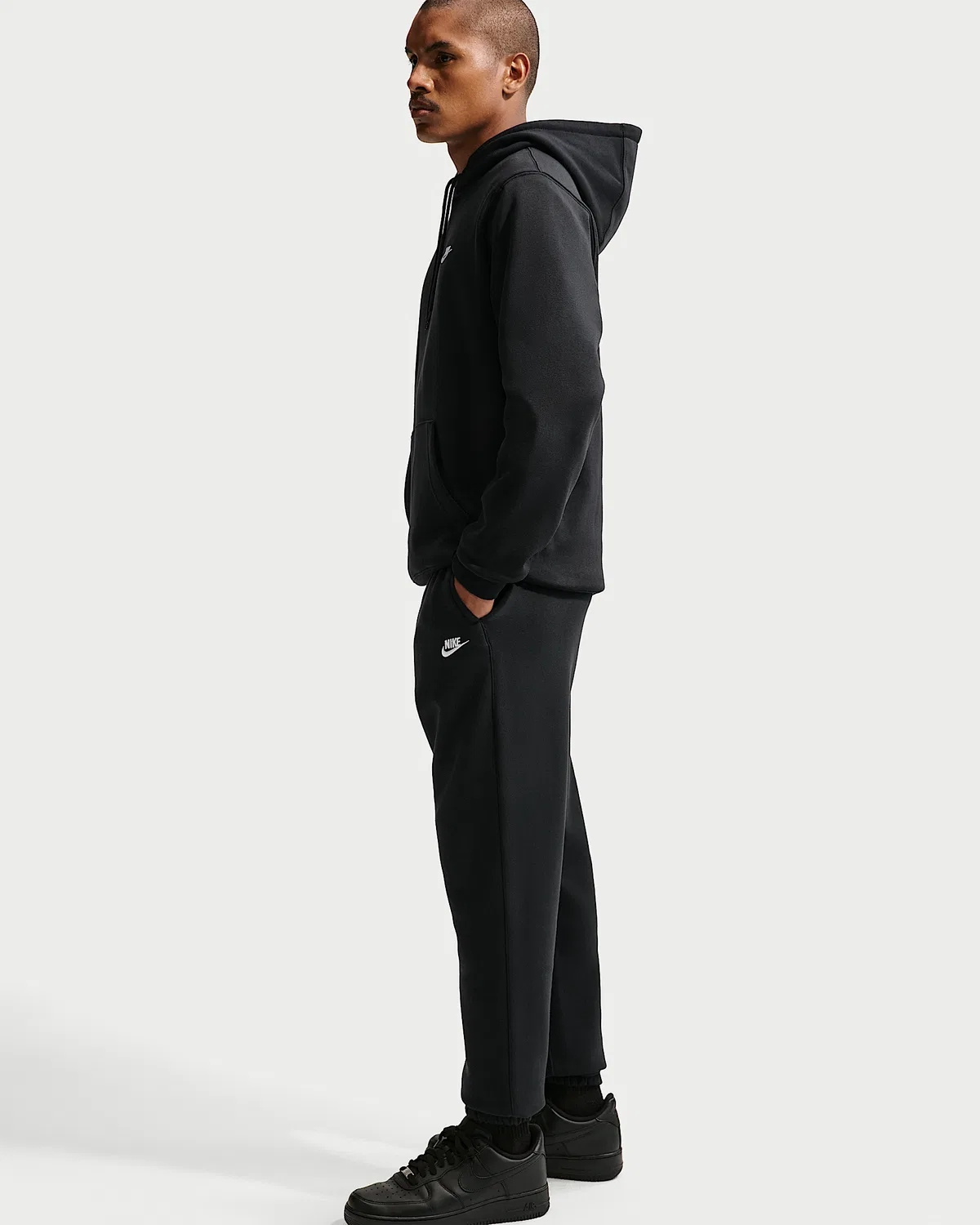 Мужские спортивные штаны Nike Club на флисе с манжетами, Black/Black/White — фото 4