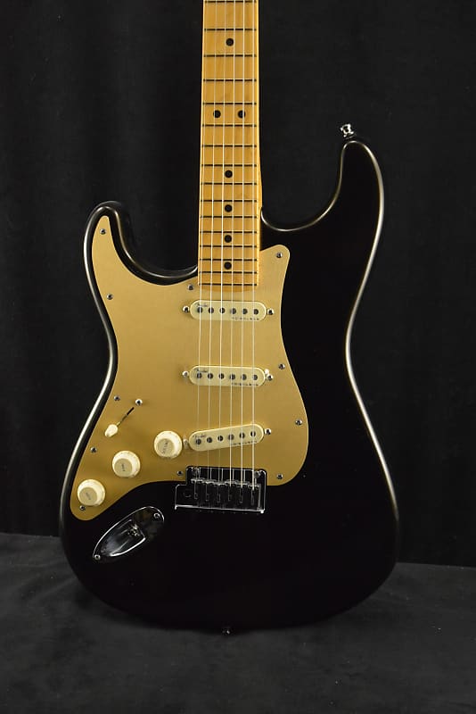 

Электрогитара Fender American Ultra Stratocaster Left-Hand Maple Fingerboard Texas Tea