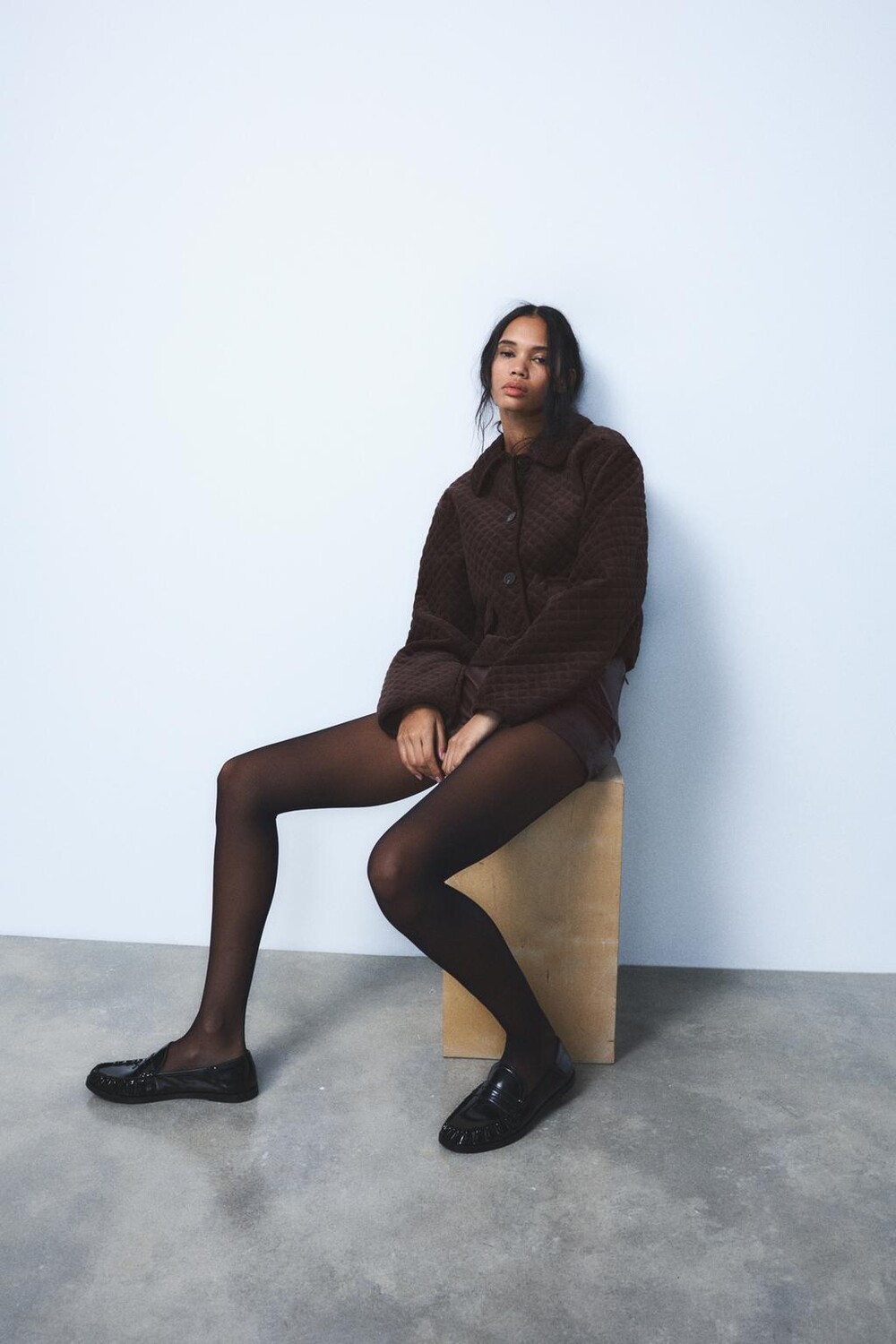 

Стеганая вельветовая куртка ZARA, темно-коричневый