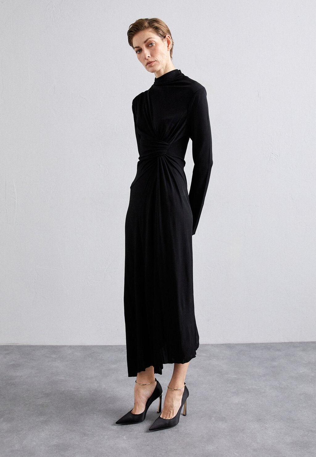

Платье из джерси High Neck Draped Dress Victoria Beckham, черный