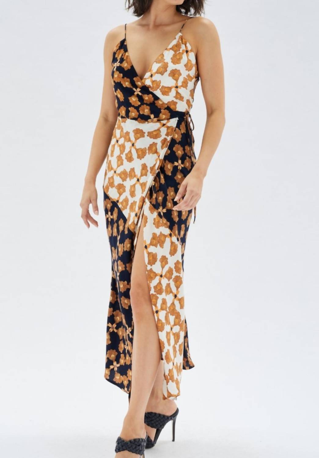 

Платье-миди Nour Cami Wrap в цвете Multi MINKPINK