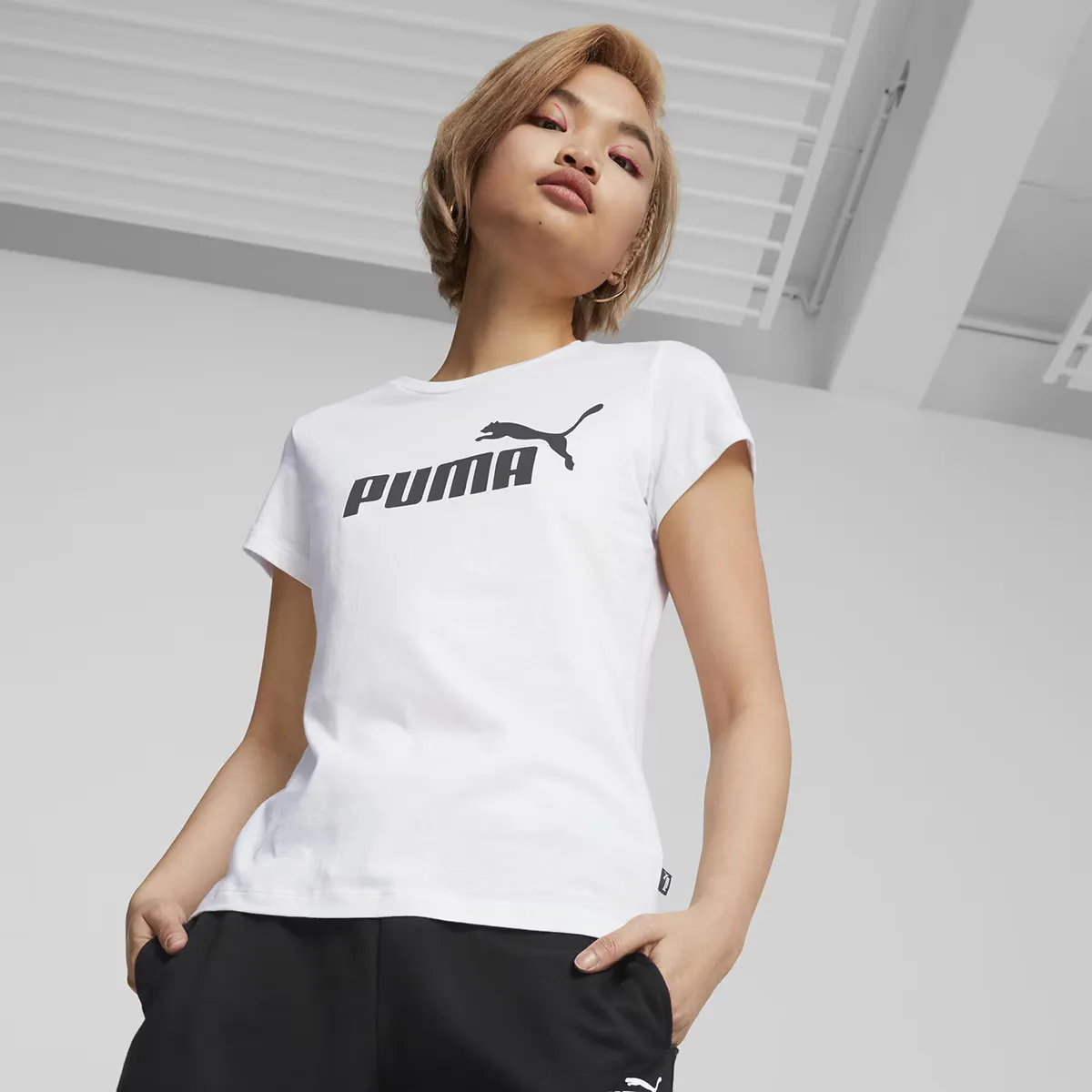 

Женская футболка Puma с логотипом Essential, белый