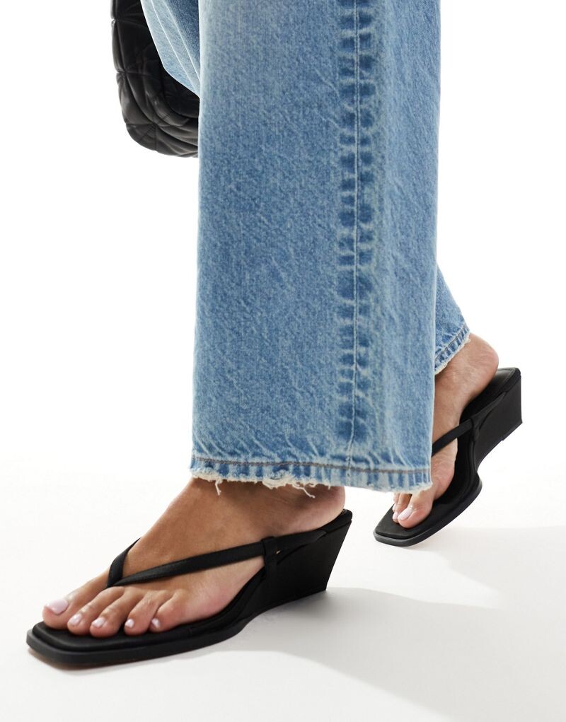 

Черные босоножки на танкетке ASOS DESIGN Tulum