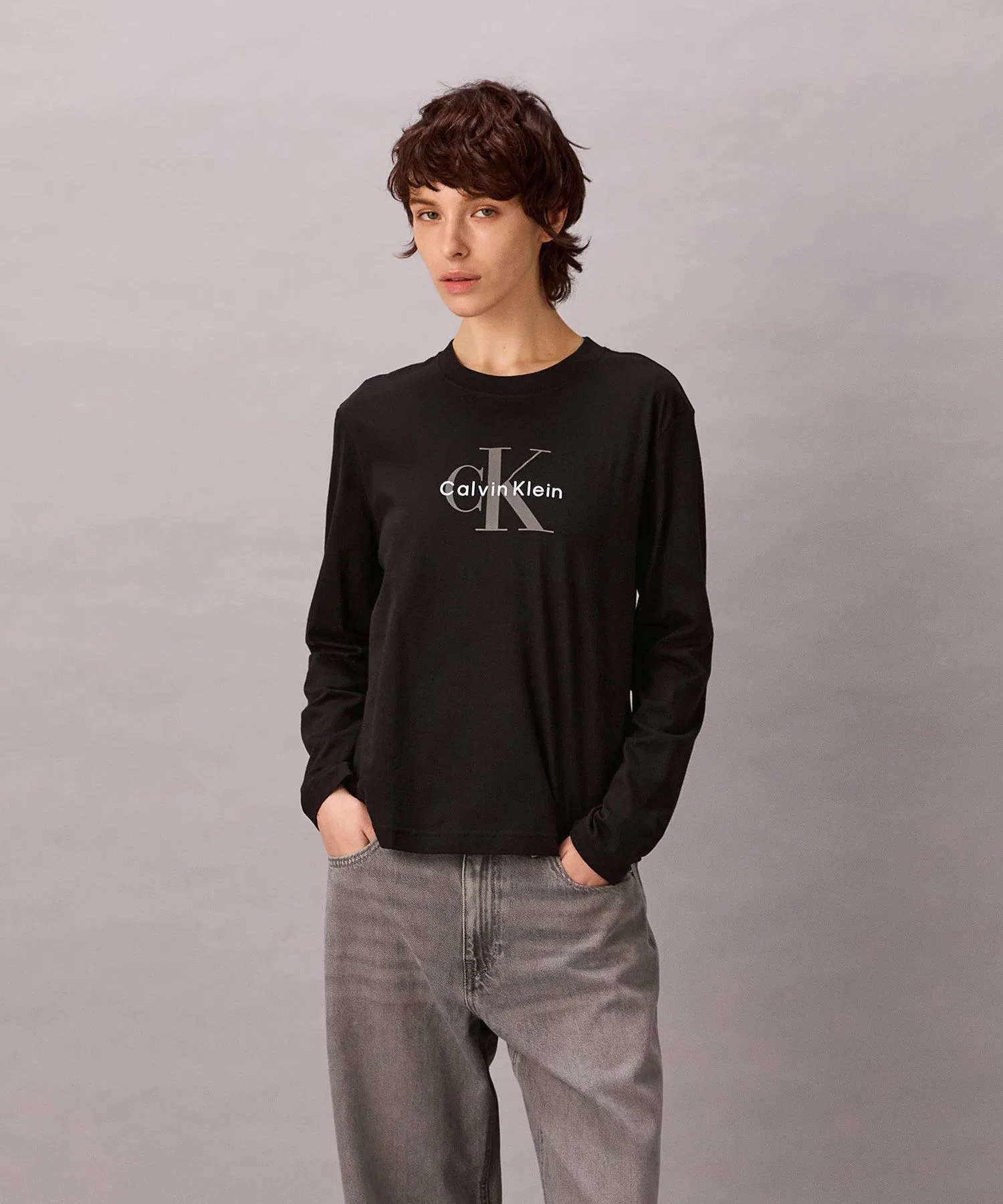 Женская футболка с монограммным логотипом Calvin Klein чёрная
