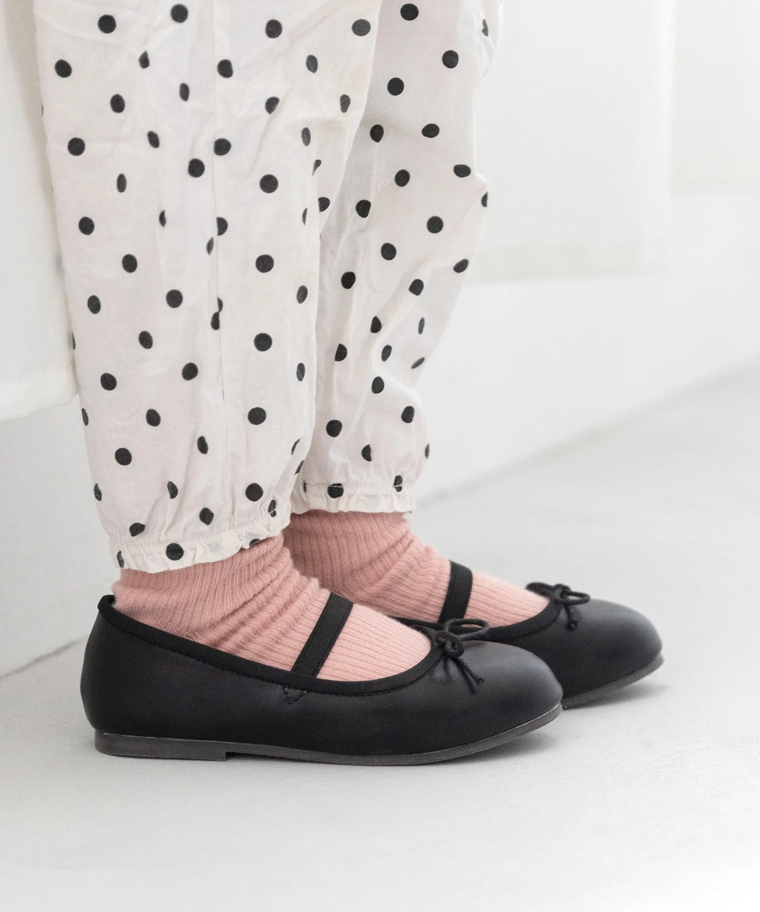 Детские балетки с резинкой и лентой Basic Ribbon mooimooi черные — фото 3