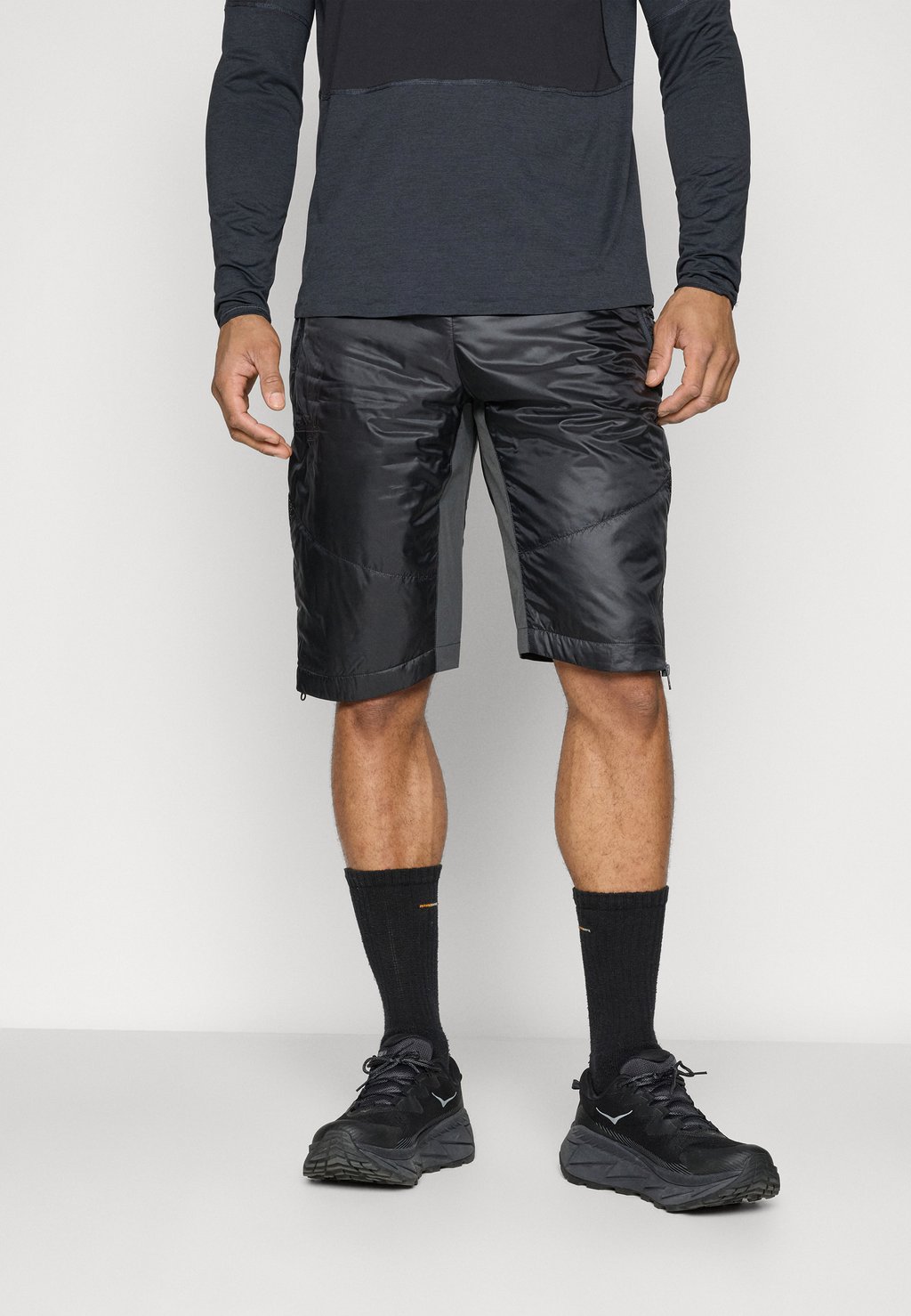 

Спортивные шорты LOVAR SHORTS UNISEX Klättermusen, черный