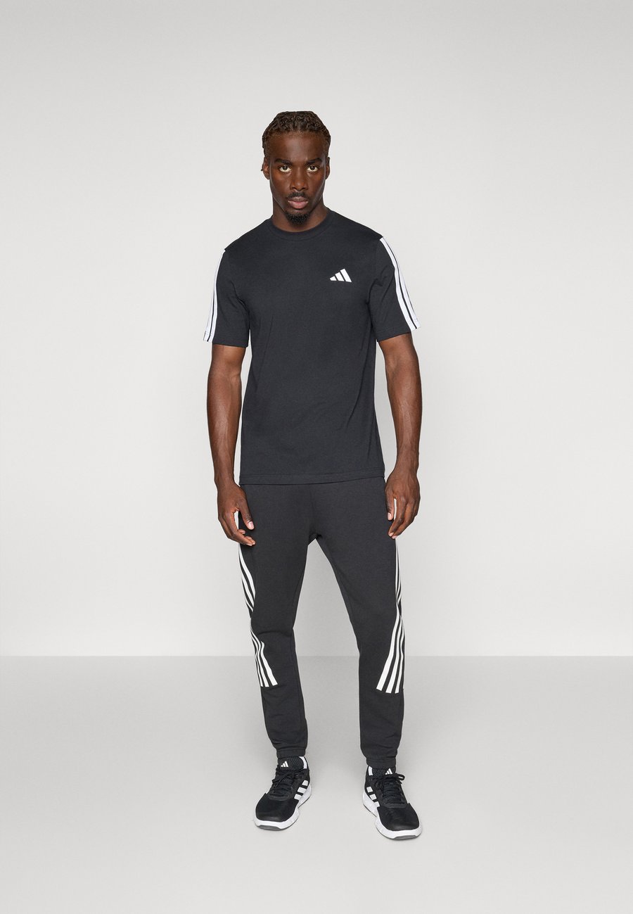 Футболка Adidas Sportswear Print T-shirt, Black — фото 2