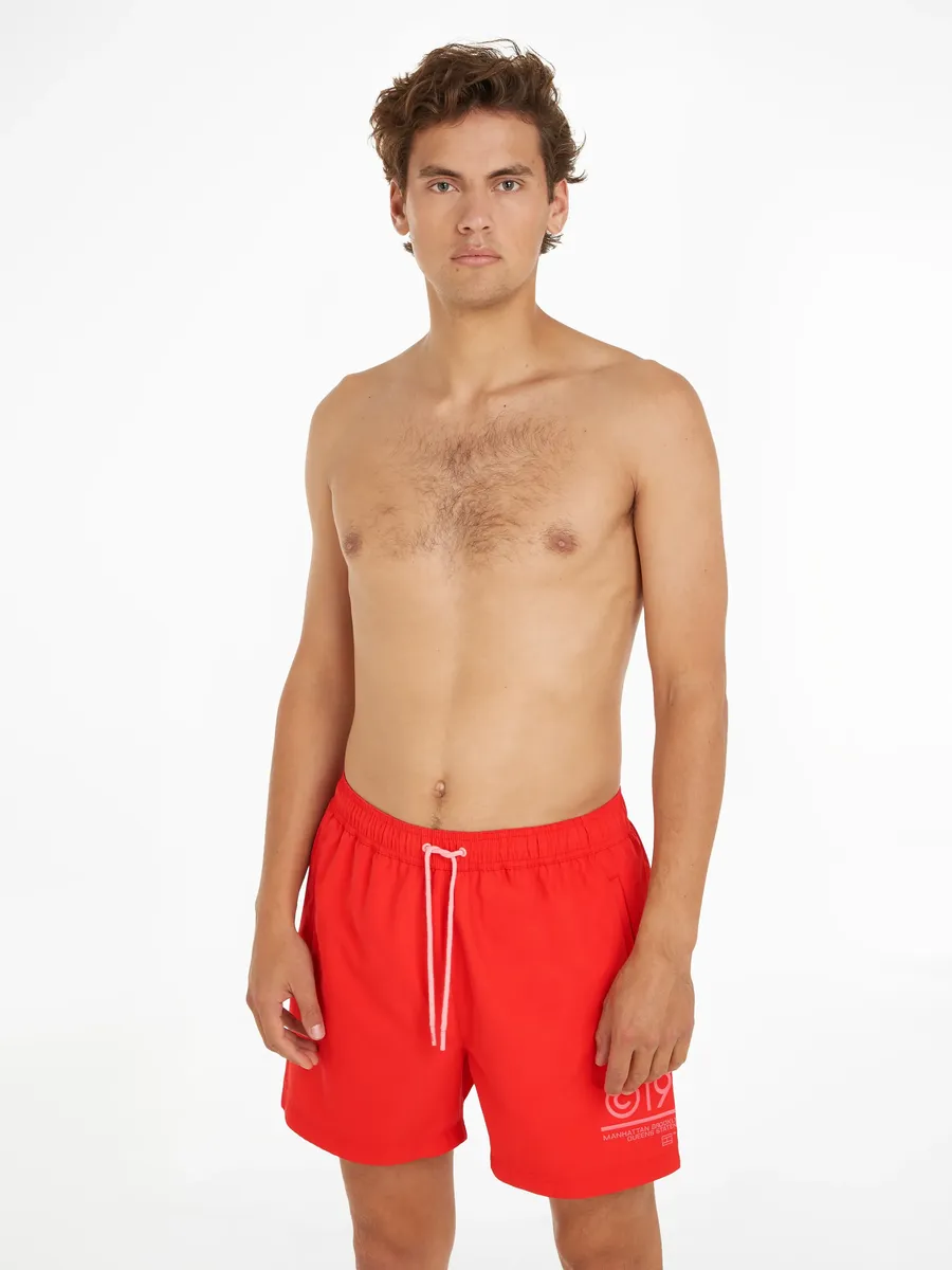 

Купальные шорты Tommy Hilfiger Swimwear "SF MEDIUM DRAWSTRING" со знаменитой надписью-логотипом, цвет Hot Heat