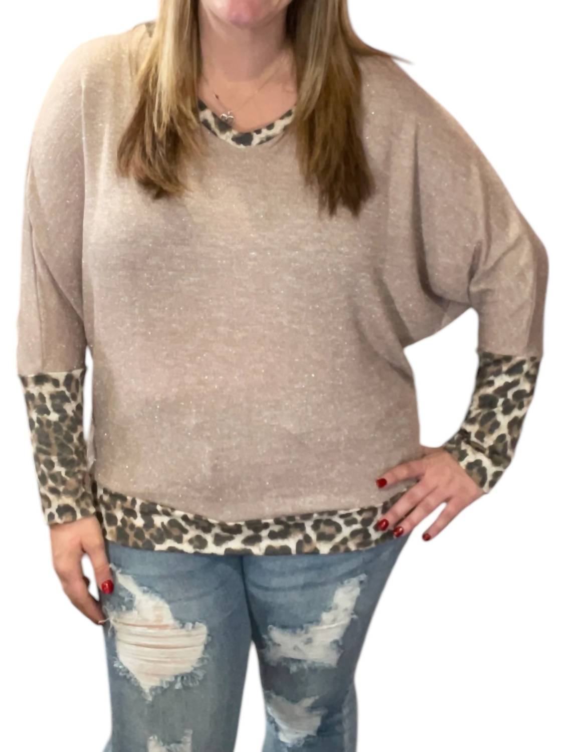 

Футболка Dolman With Leopard Accents в золоте honeyme
