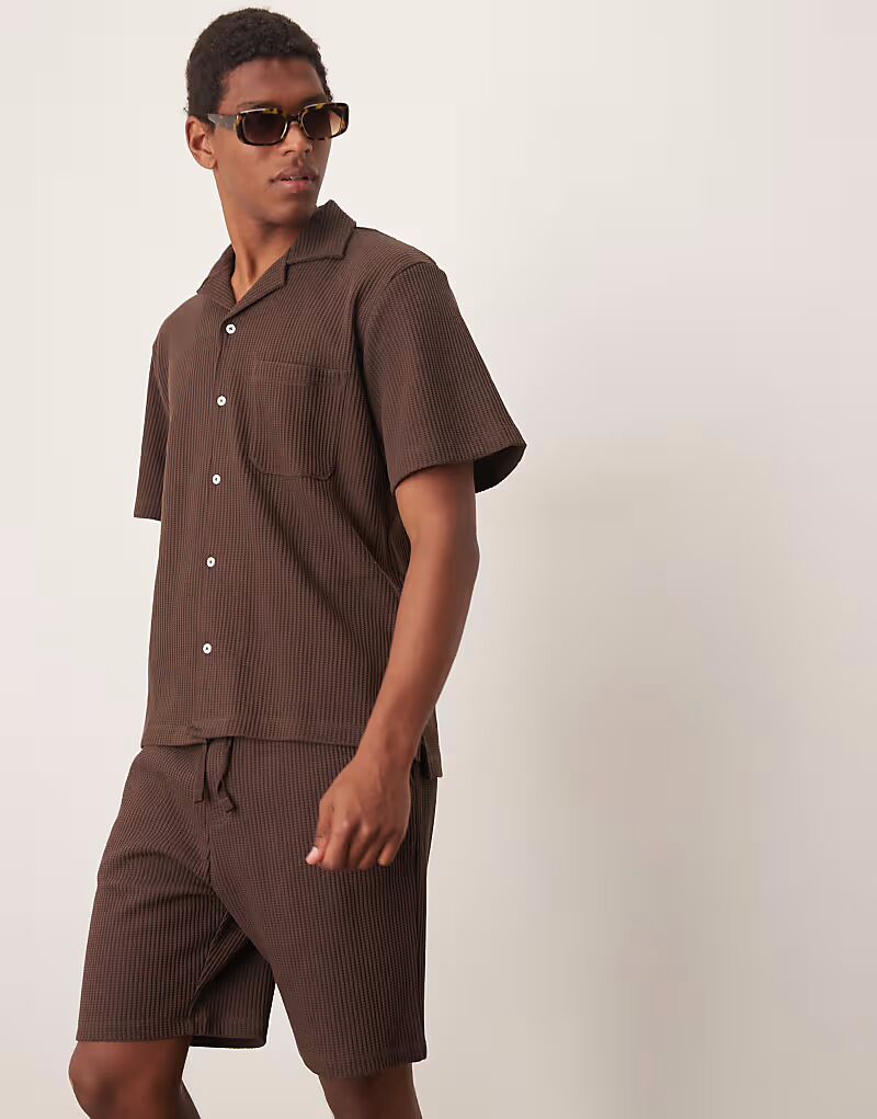 

Рубашка Homme co-ord revere с вафельным воротником коричневого цвета Selected Homme