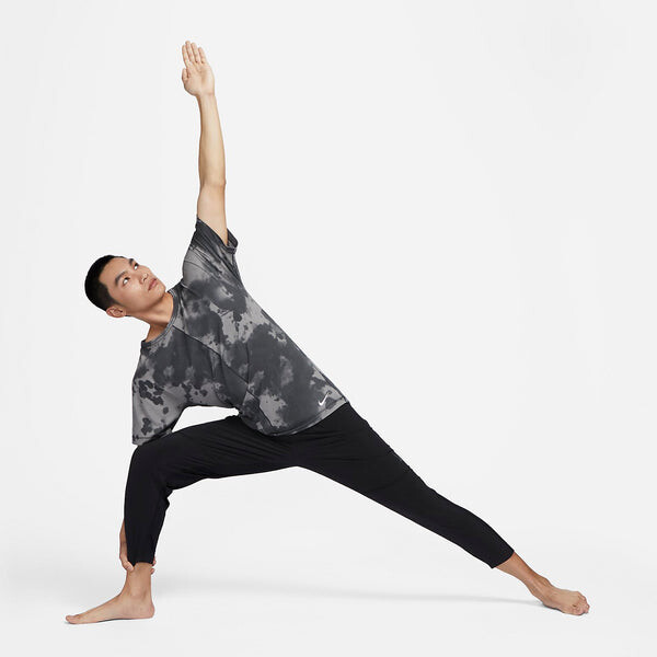 Футболка Nike Dri-fit All-over Print Short-sleeve Yoga Top 'Anthracite Flat Pewter White', цвет anthracite/flat pewter/white — фото 4