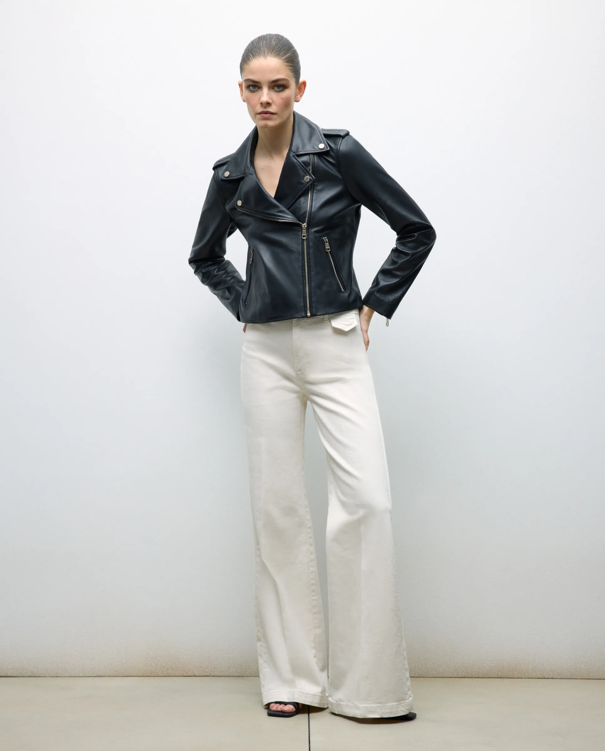 

Женская кожаная куртка байкера с отложным воротником Tintoretto, черный