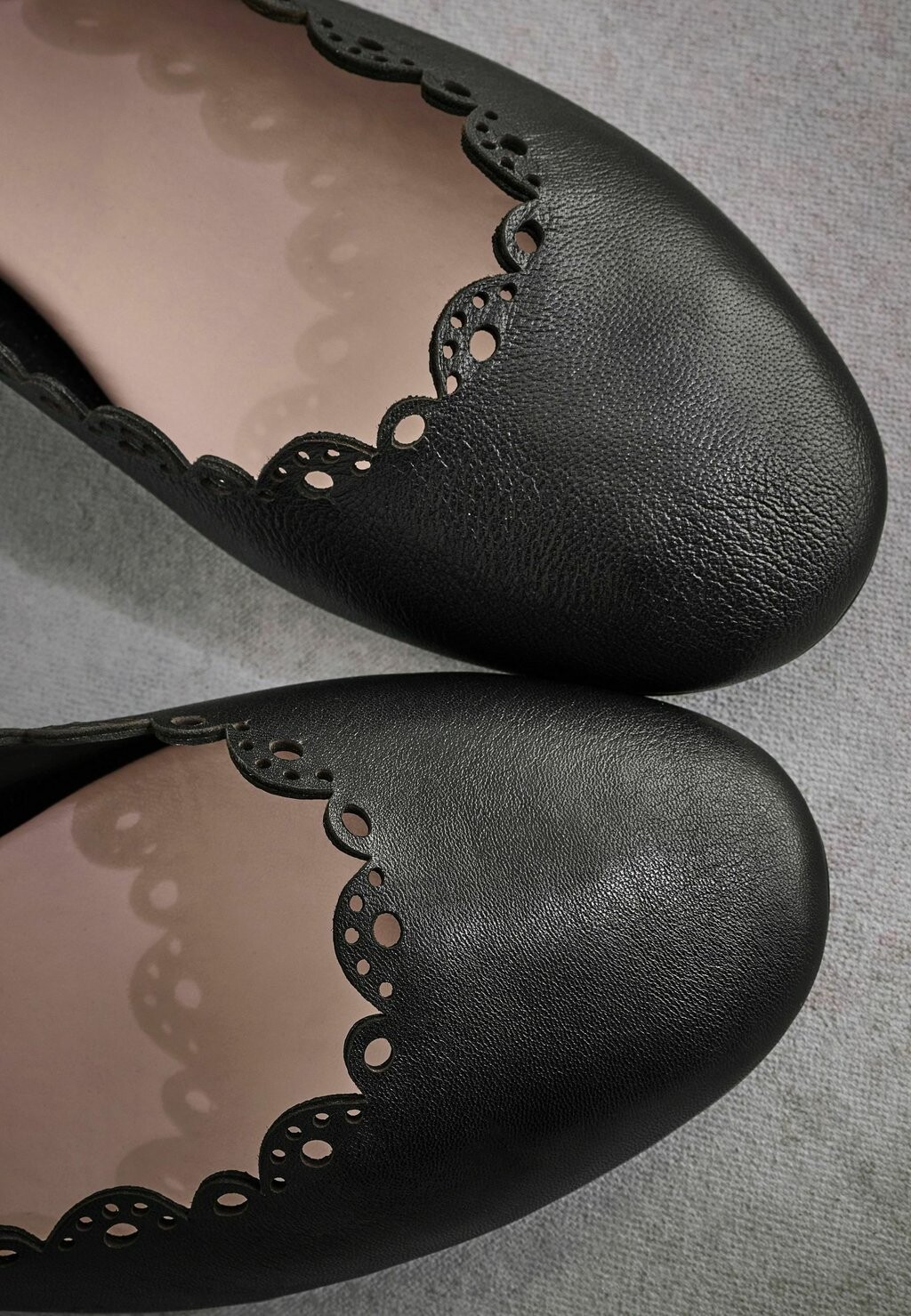Балетки с ремешком на щиколотке TABITHA SIMMONS ELFIE SCALLOPED MARY JANE REGULAR FIT Next, черный — фото 2
