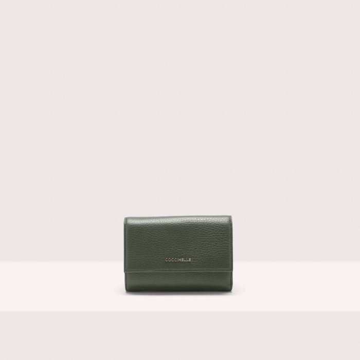 

Кошелек Coccinelle Metallic Soft, цвет Alga