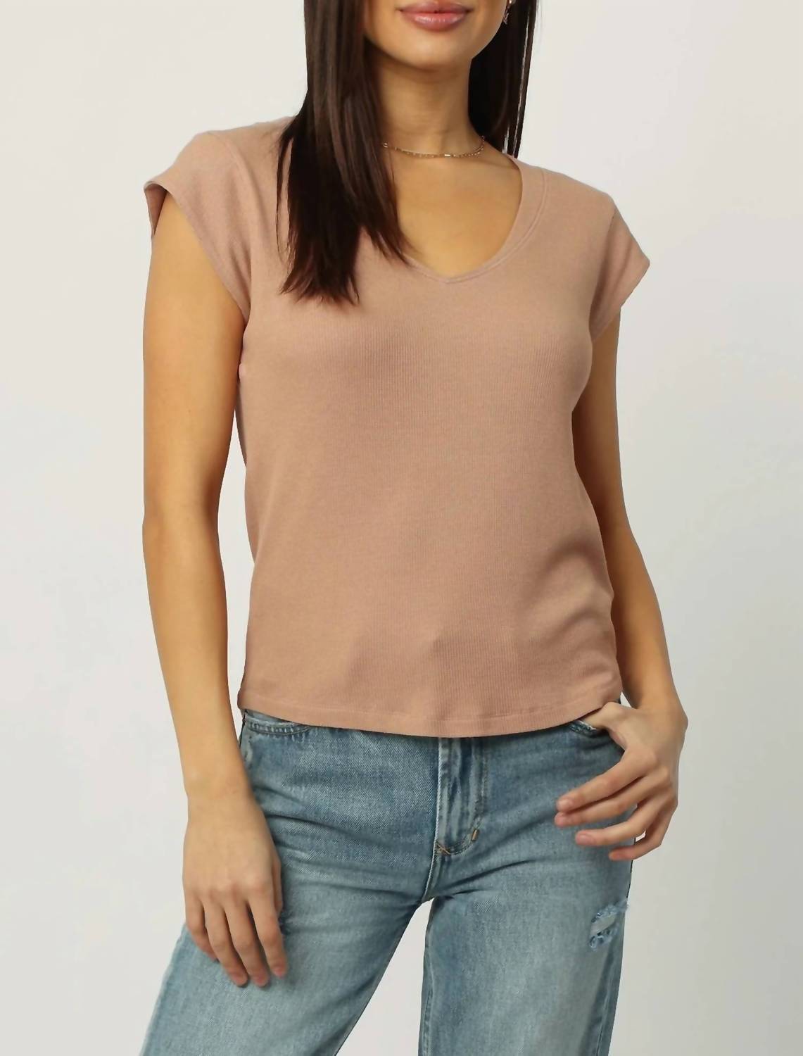 

Топ Uri Thermal с V-образным вырезом в цвете Mushroom DEAR JOHN DENIM