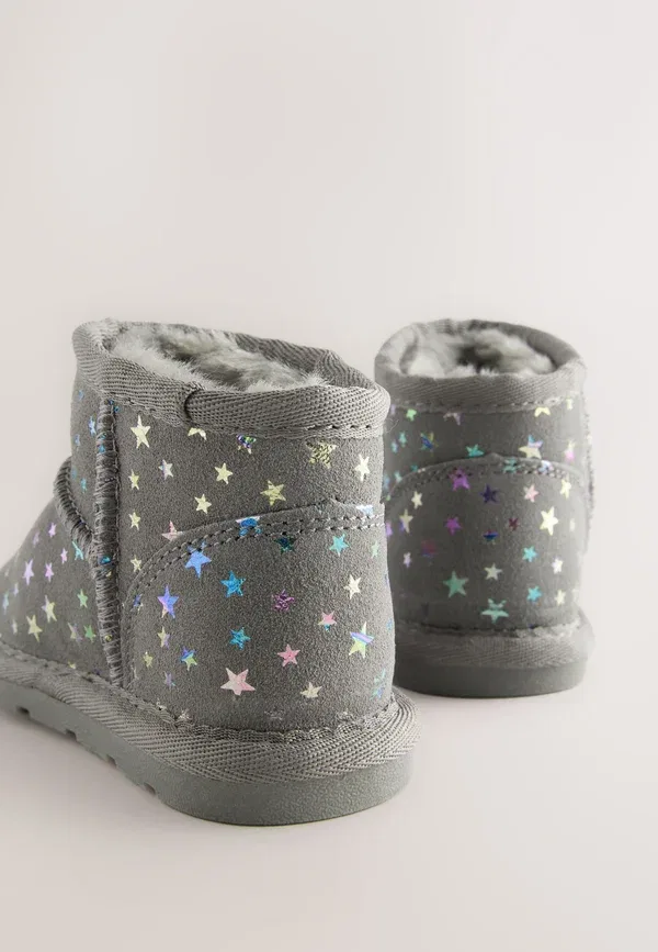 Тип: Детские ботинки, бренд: Next, модель: Standard fit water repellent pull on baby shoes, цвет: серый с звездами — фото 3