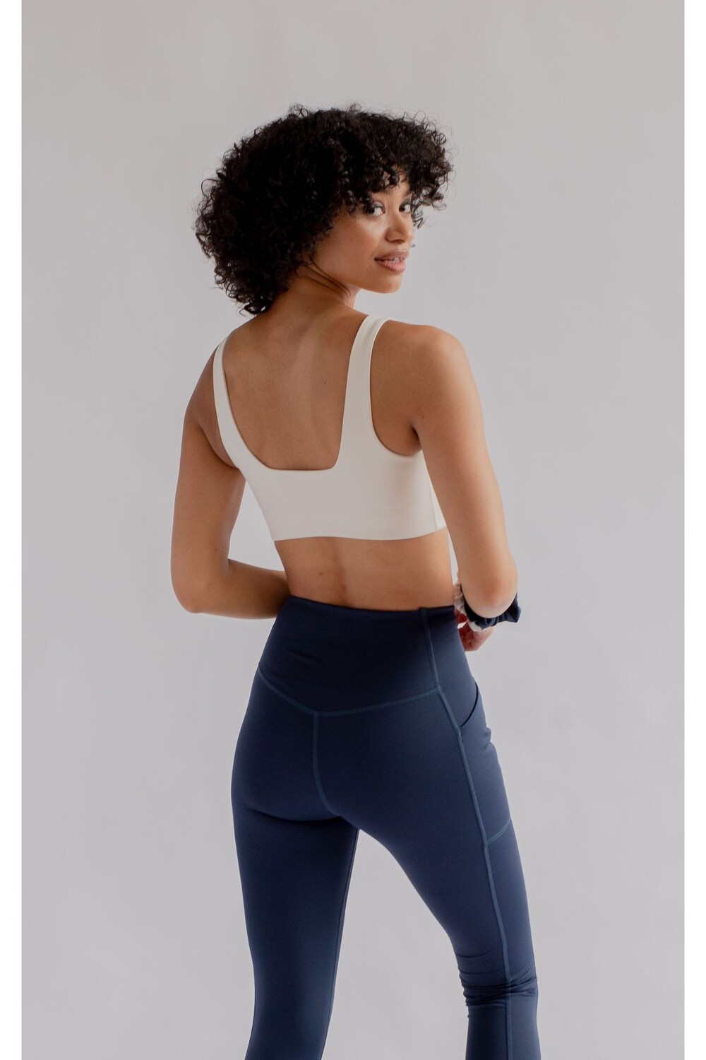 

Леггинсы с высокой талией и карманом Girlfriend Collective, синий