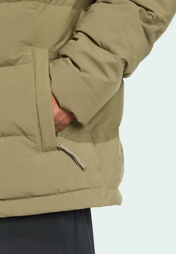 Пуховик Adidas Sportswear, оливковый страта — фото 4