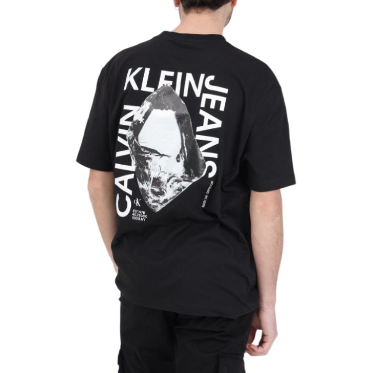 Футболка Calvin Klein из хлопка с многослойным современным металлическим принтом, черная — фото 4