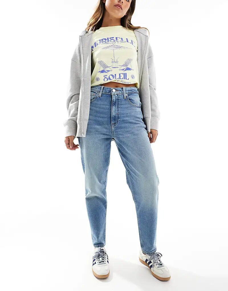 

Джинсы mom светлого оттенка Tommy Jeans