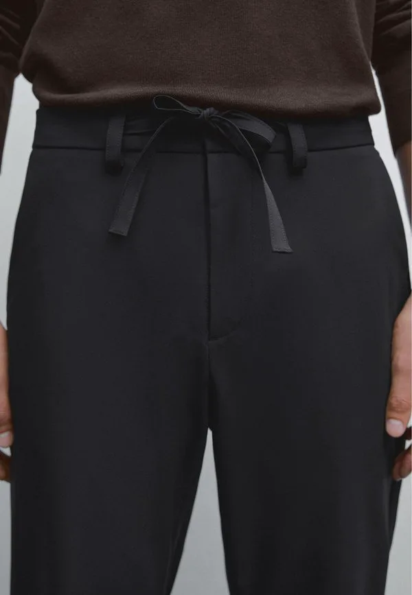 Технические брюки стандартного кроя Massimo Dutti, Black — фото 4