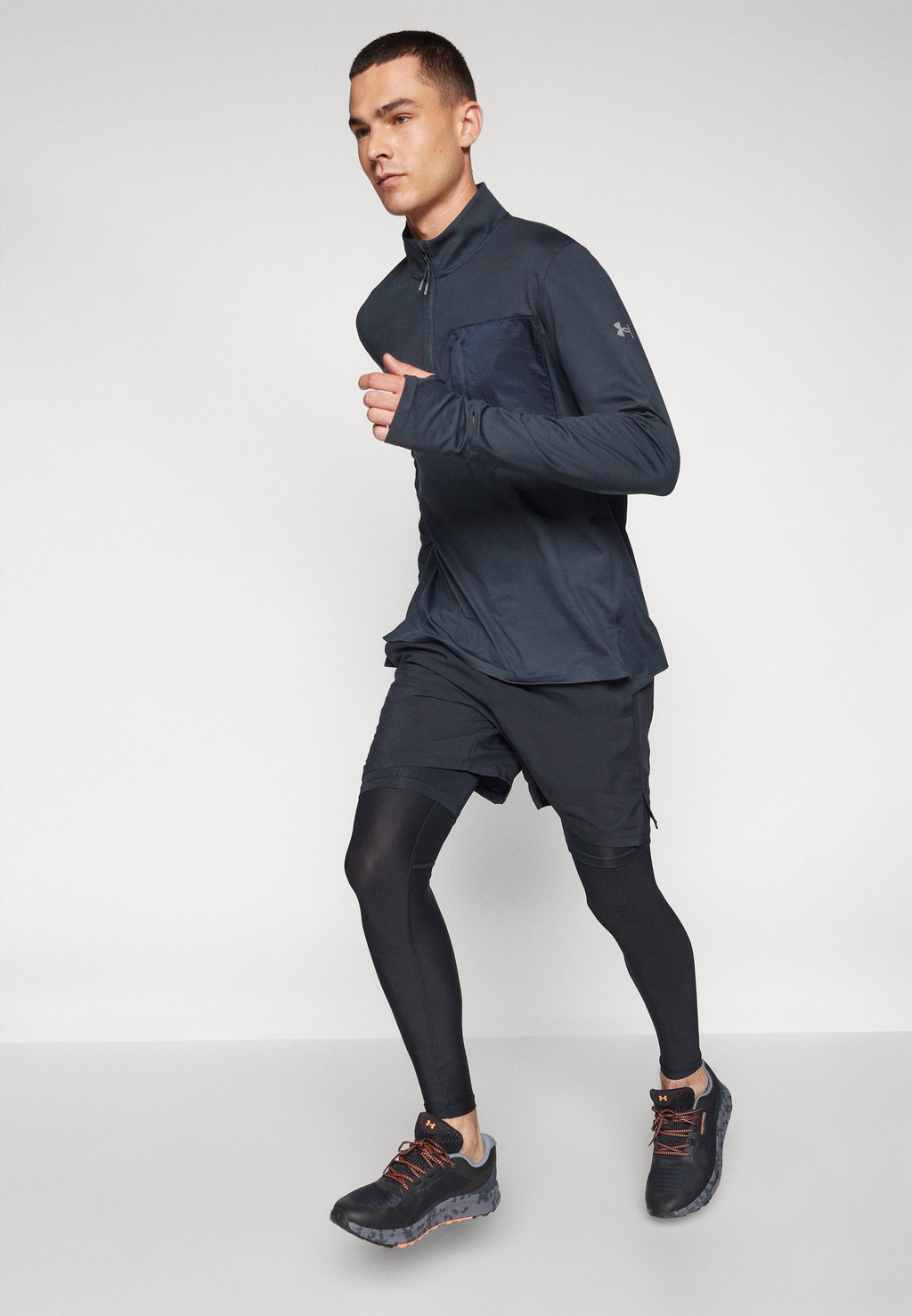 

Топ с длинными рукавами TRAIL RUN QUARTER ZIP Under Armour, темно-серый