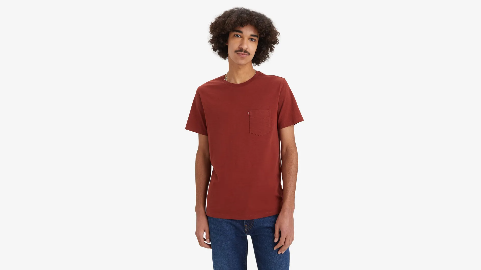 

Классическая футболка с карманами Levi's, красный
