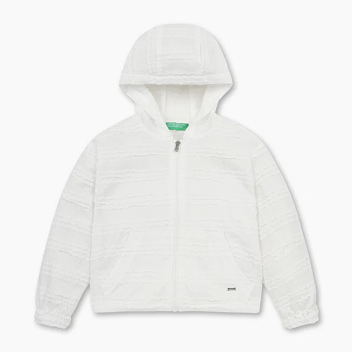 Детская куртка из ткани с кружевными вставками цвета айвори от Benetton Kids