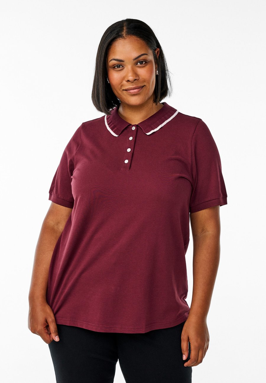 

Поло Zizzi MIT STRASSSTEINEN UND RÜSCHENDETAILS, Port Royal Comb/Dark Red