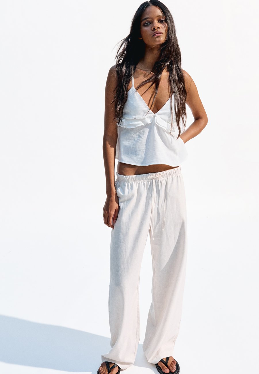

Брюки Bershka WITH AN ELASTICATED WAISTBAND, Sand